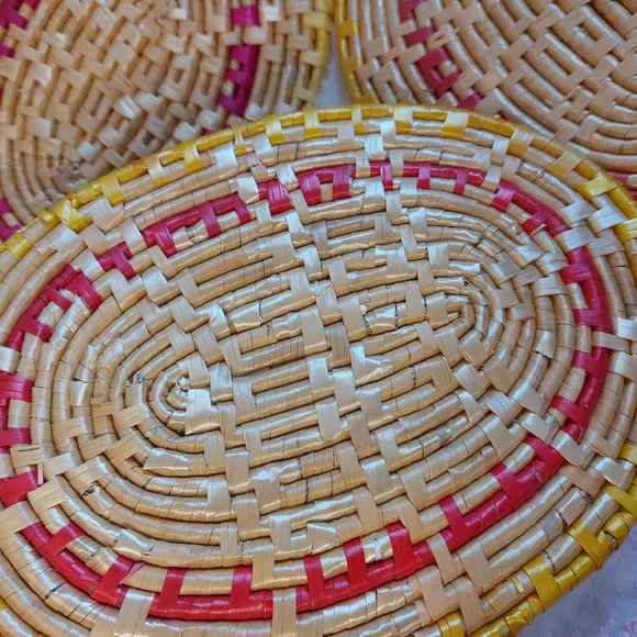 Vintage Handmade Wicker Oval Table Mat Lot of 3 Red/Pink/Burgundy 11.5" x 8.5" - Picture 5 of 8